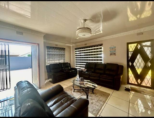 4 BEDROOM HOUSE FOR SALE IN VANDERBIJLPARK CE 5